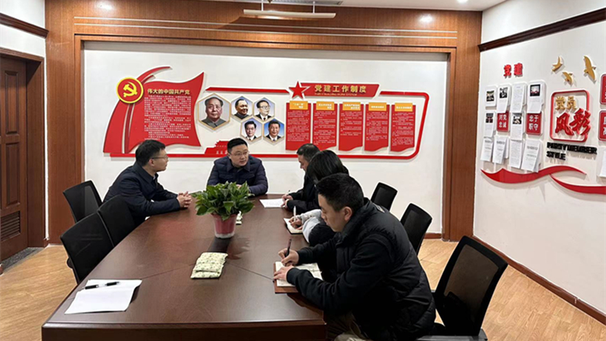 圖五：集團(tuán)總會(huì)計(jì)師齊飛、副總經(jīng)理馬江水督導(dǎo)金控小貸安全工作